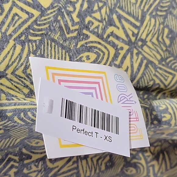 NWT LulaRoe Perfect Tee - Picture 2 of 4